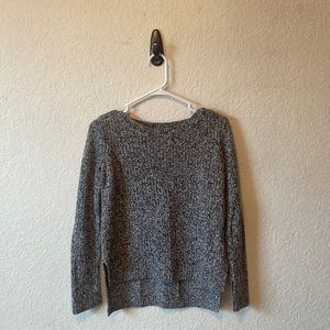 Women’s sweater -small